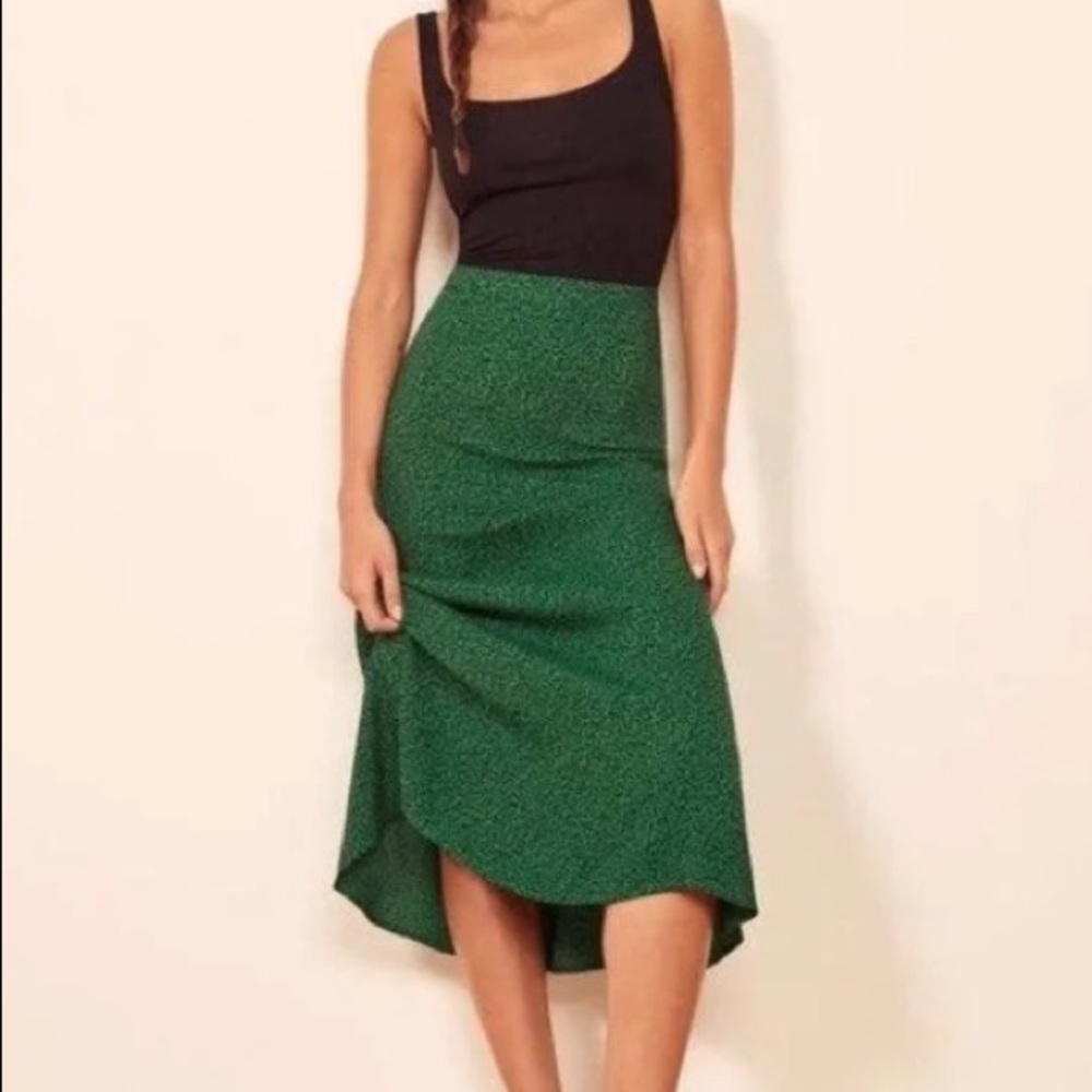 Reformation Bea Skirt size 6.  Only worn twice.  Excellent condition